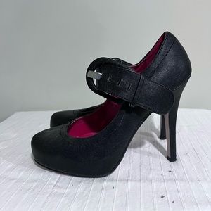 Black faux leather Bamboo pumps